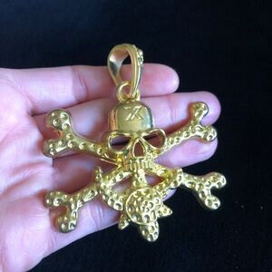 Gold Tone Skull and Crossbones Pendant